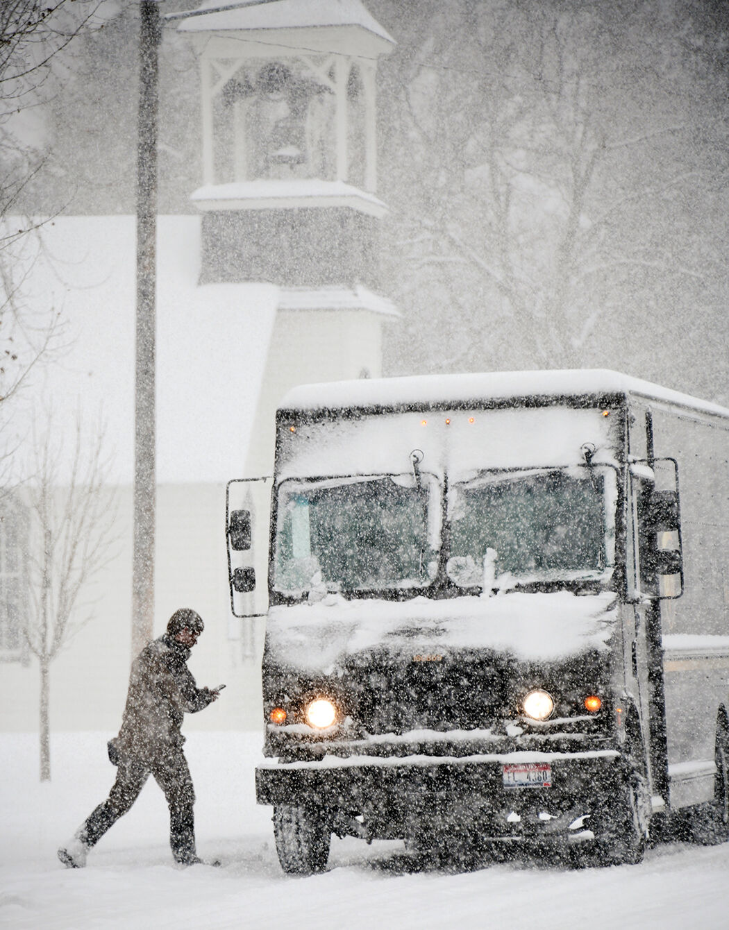 20-11-18 UPS delivery Storm 1 Roland.jpg